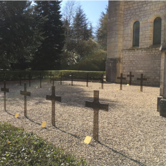 Vue du cimetière d'une abbaye